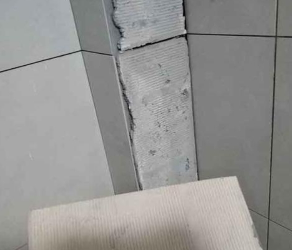 昂昂溪瓷砖空鼓维修公司分享下厨房瓷砖脱落的补救措施。